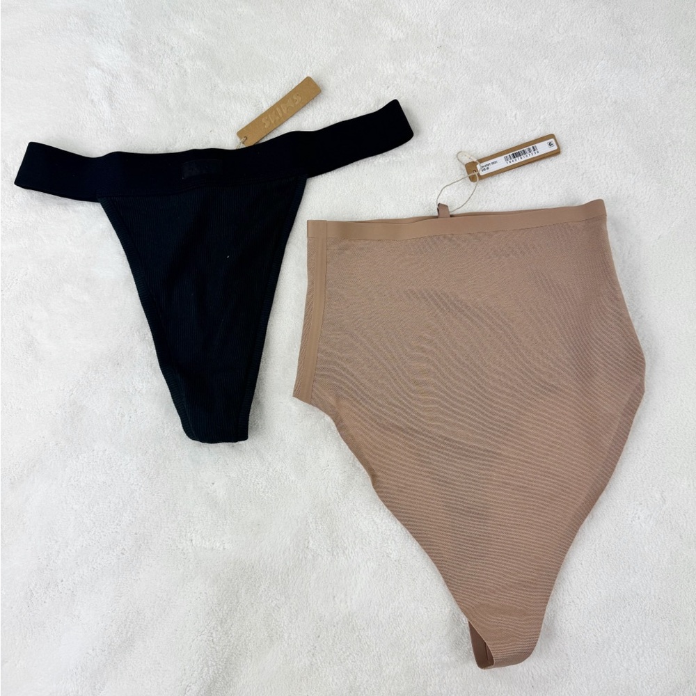 SKIMS 2 PAIR OF MED THONGS